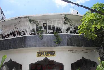 Medina Hotel   Mutsamudu
