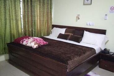 פנסיון Krobia Executive Lodge