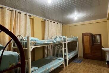 پانسیون Queen's Comfort Inn