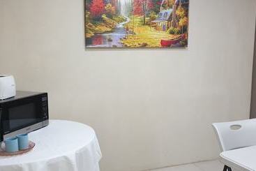Queen's Comfort Inn - Port of Spain