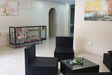 پانسیون Queen's Comfort Inn