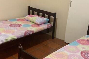 پانسیون Queen's Comfort Inn