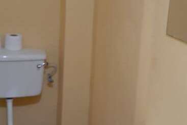 پانسیون Queen's Comfort Inn