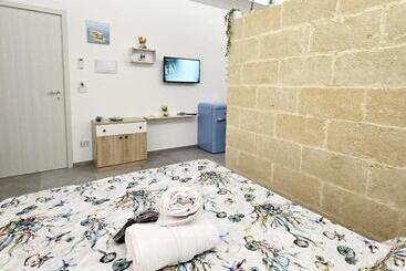 تختخواب و صبحانه Aquamarina Rooms