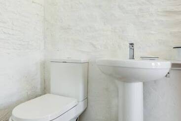 Cozy Studio At Crackstone Barns In Minchinhampton