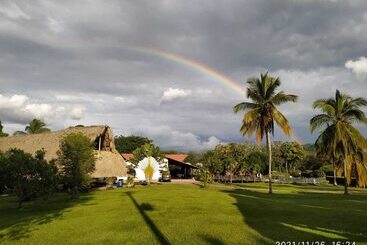 هتل Brisas La Gaviota Mariquita Tolima