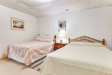 コテージ Waterfront Wheeler Lake Home W/ Furnished Deck