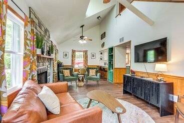 Lakefront Cabin < 3 Mi To Dtwn Eureka Springs!