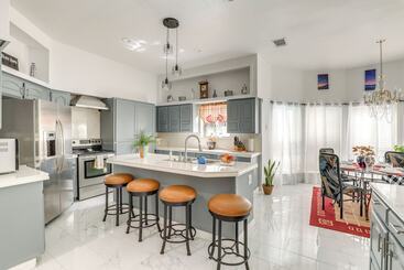 11 Mi To Dtwn: Luxe Home W/ Pool In Fort Worth