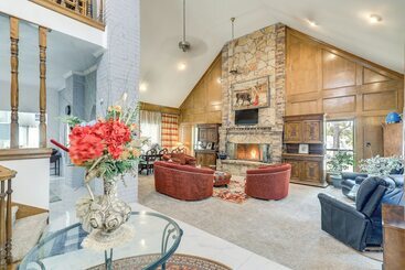11 Mi To Dtwn: Luxe Home W/ Pool In Fort Worth