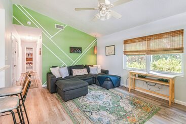 Mid Century Gainesville Getaway: 3 Mi To Uf Campus