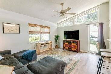 Mid Century Gainesville Getaway: 3 Mi To Uf Campus