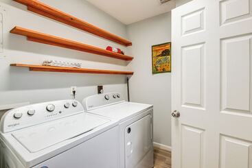 Mid Century Gainesville Getaway: 3 Mi To Uf Campus