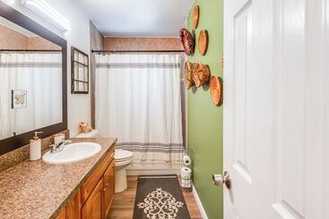 Mid Century Gainesville Getaway: 3 Mi To Uf Campus