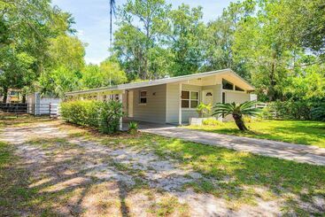 Mid Century Gainesville Getaway: 3 Mi To Uf Campus