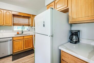 Mid Century Gainesville Getaway: 3 Mi To Uf Campus