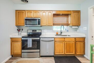 Mid Century Gainesville Getaway: 3 Mi To Uf Campus