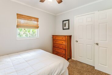 Mid Century Gainesville Getaway: 3 Mi To Uf Campus