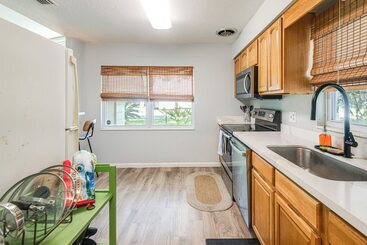 Mid Century Gainesville Getaway: 3 Mi To Uf Campus