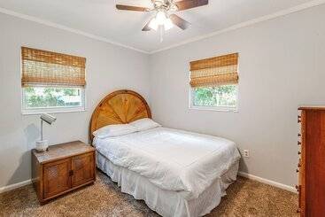 Mid Century Gainesville Getaway: 3 Mi To Uf Campus