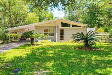 Mid Century Gainesville Getaway: 3 Mi To Uf Campus