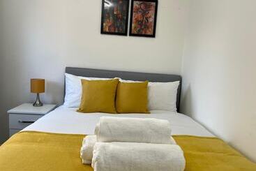 اقامتگاه Birmingham Luxury House Modern Retreat