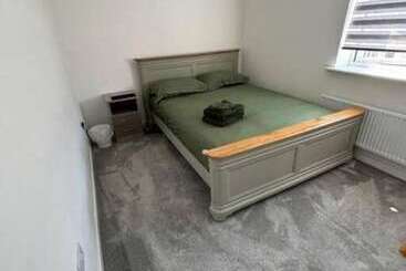 اقامتگاه Room In Lenton With Free Parking