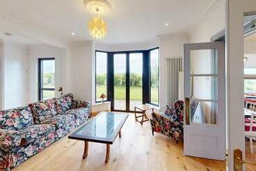 레지던스 Large Family Home 23 Min To Beach And New Forest