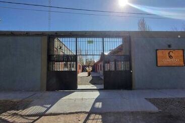 استراحتگاه Complejo Valles Del Viento