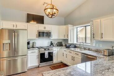3 Mi To Lake: Home W/ Hot Tub In Show Low
