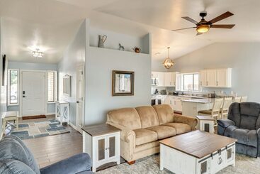 3 Mi To Lake: Home W/ Hot Tub In Show Low