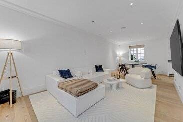 کلبه The Belgravia Place   Stunning & Bright 2bdr Home