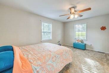 茅舍 Waterfront Lake Anna Home: Porch & Fire Pit