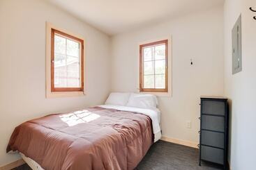קוטג'' Bearskin Lake Cabin: Fish, Boat & Relax!