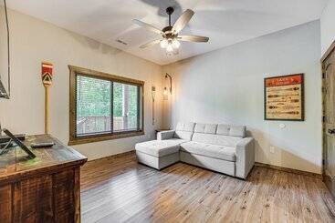 Branson Cabin W/ Pool Access & Private Boat Slip!