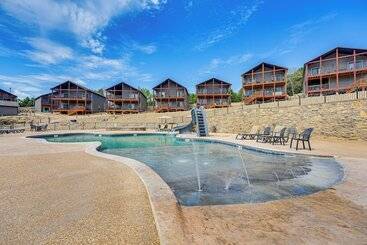 Branson Cabin W/ Pool Access & Private Boat Slip!