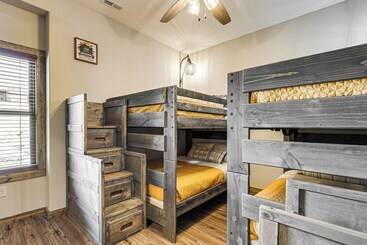 Branson Cabin W/ Pool Access & Private Boat Slip!