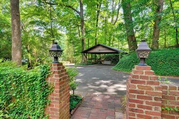 Charming Cottage   Near Wake Forest!