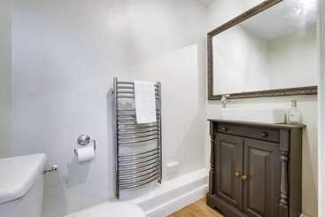 Charming Reigate Cottage Retreat
