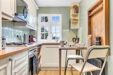 Charming Reigate Cottage Retreat
