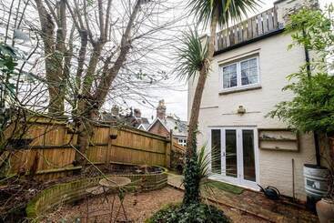 Charming Reigate Cottage Retreat