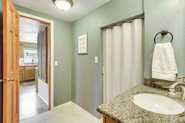 Coeur D Alene Cottage ~ 1 Mi To Downtown!