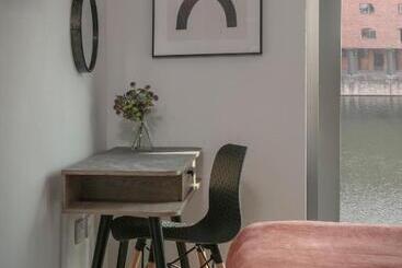 Dockside Aparthotel, Best Western Signature Collection