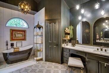 Elegant Baton Rouge Home W/ Yard ~ 3 Mi To Lsu!