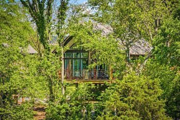 酒店 Fairway Treehouses