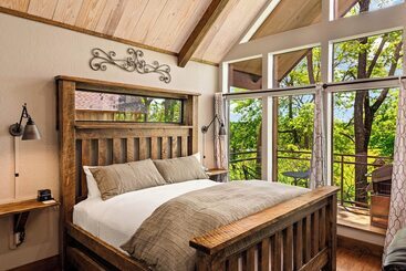 酒店 Fairway Treehouses