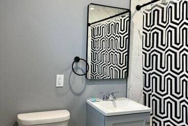 هتل Oceanside Inn & Suites