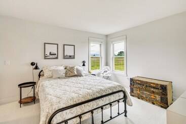 بيت ريفى Lovely Roberts Home W/ Patio & Mountain Views!