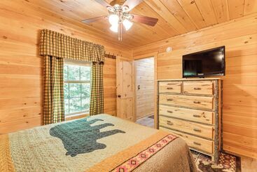 コテージ Peaceful Murphy Cabin W/ Fire Pits & Forest Views!
