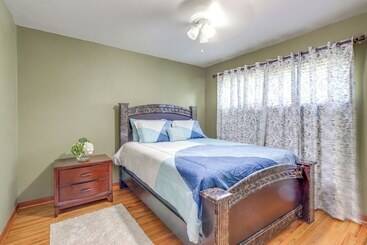 Walk To Park: Waterloo Home W/ Furnished Deck